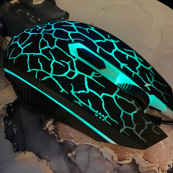 NWOT, LVLUP Corded Pro Gaming Mouse, Multi-Color Changing 📀 🐭 - Picture 5 of 10